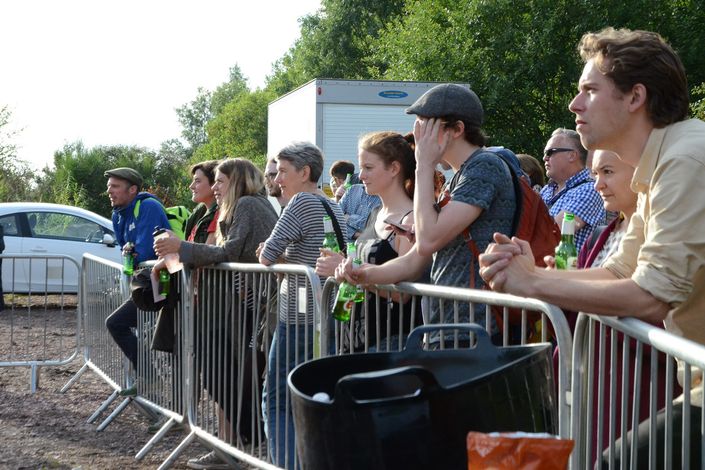 MDN_People-watching-the-iron-founding_1500x1000