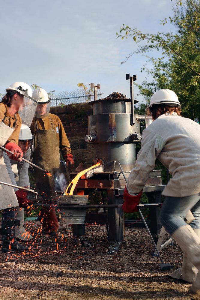 MDN_Public-iron-pour-on-the-site-of-the-former-Victoria-Foundry_1000x1500